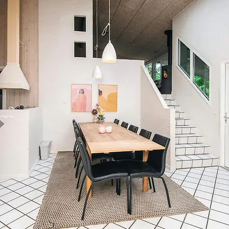 10 Person In Glesborg-by Traum *