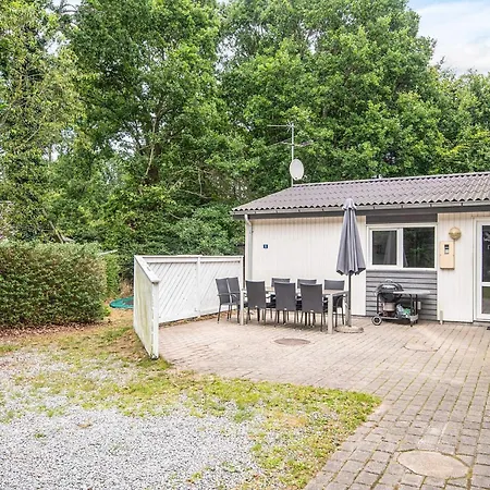 10 Person In Glesborg-by Traum *