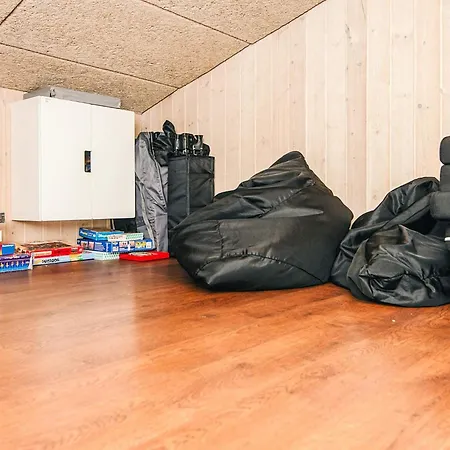 10 Person In Glesborg-by Traum Fjellerup Strand