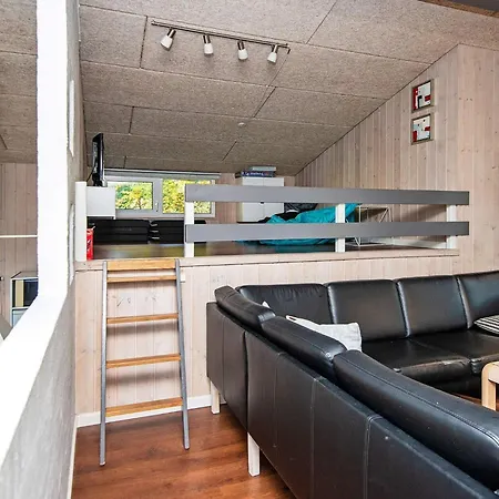 10 Person In Glesborg-by Traum Fjellerup Strand