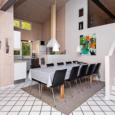 10 Person In Glesborg-by Traum *