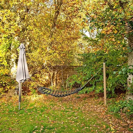 10 Person In Glesborg-by Traum